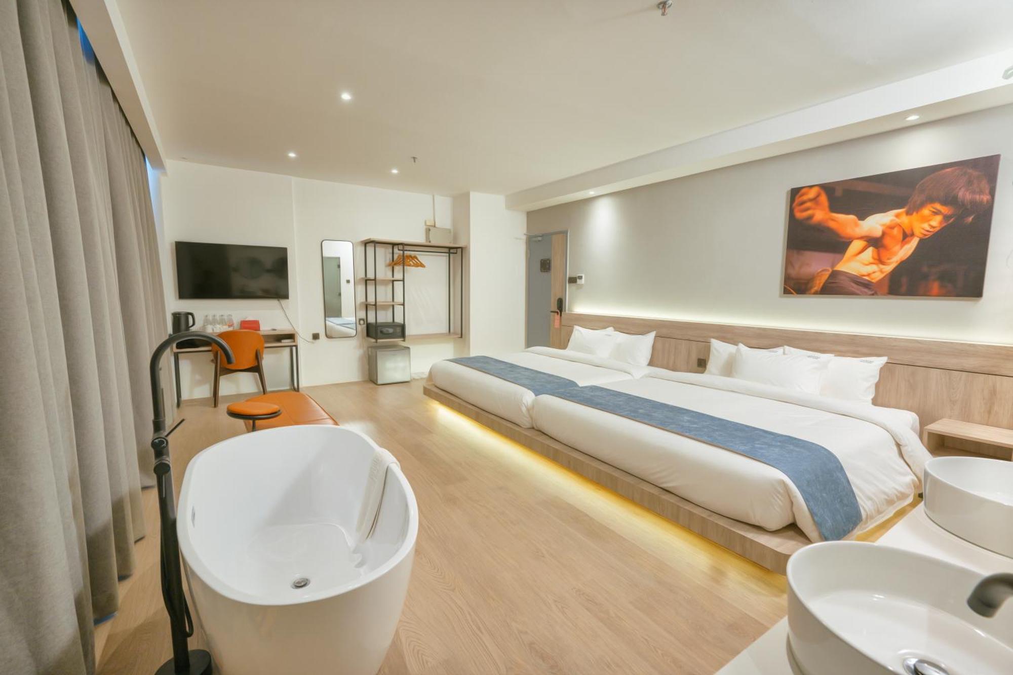 Theatre Hotel Kuching Eksteriør billede